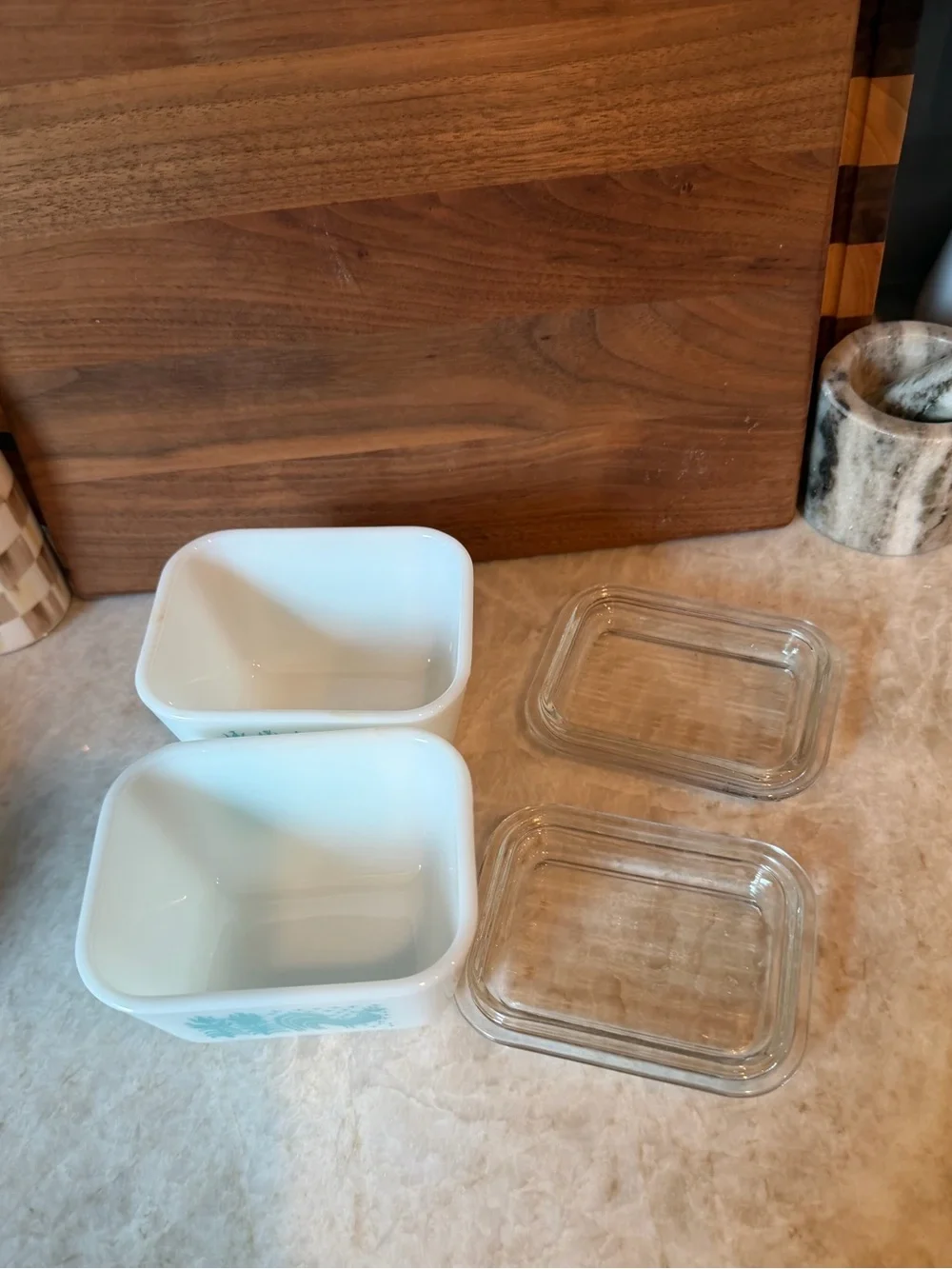 Two vintage 50’s Pyrex Amish Butterprint turquoise refrigerator dishes 501